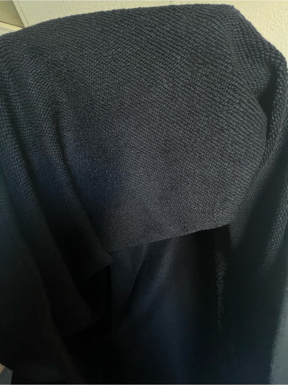 ALO Yoga Accolade Black Crewneck Sweatshirt - Picture 9 of 9